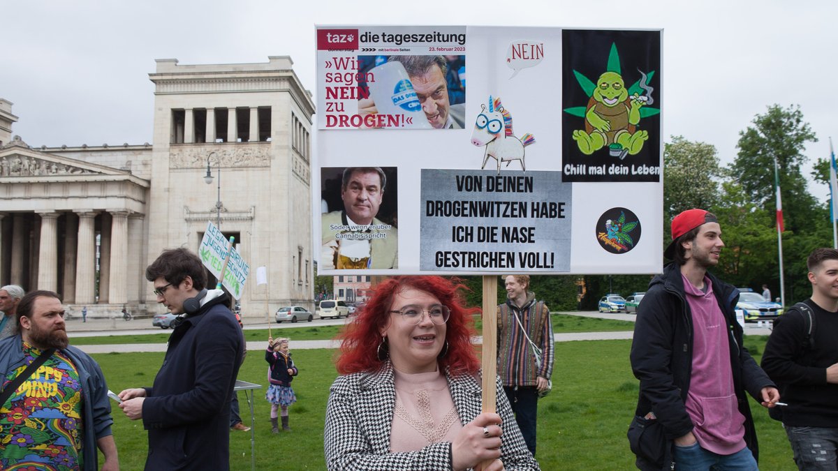 Kundgebung für die Legalisierung von Cannabis auf dem Münchner Königsplatz