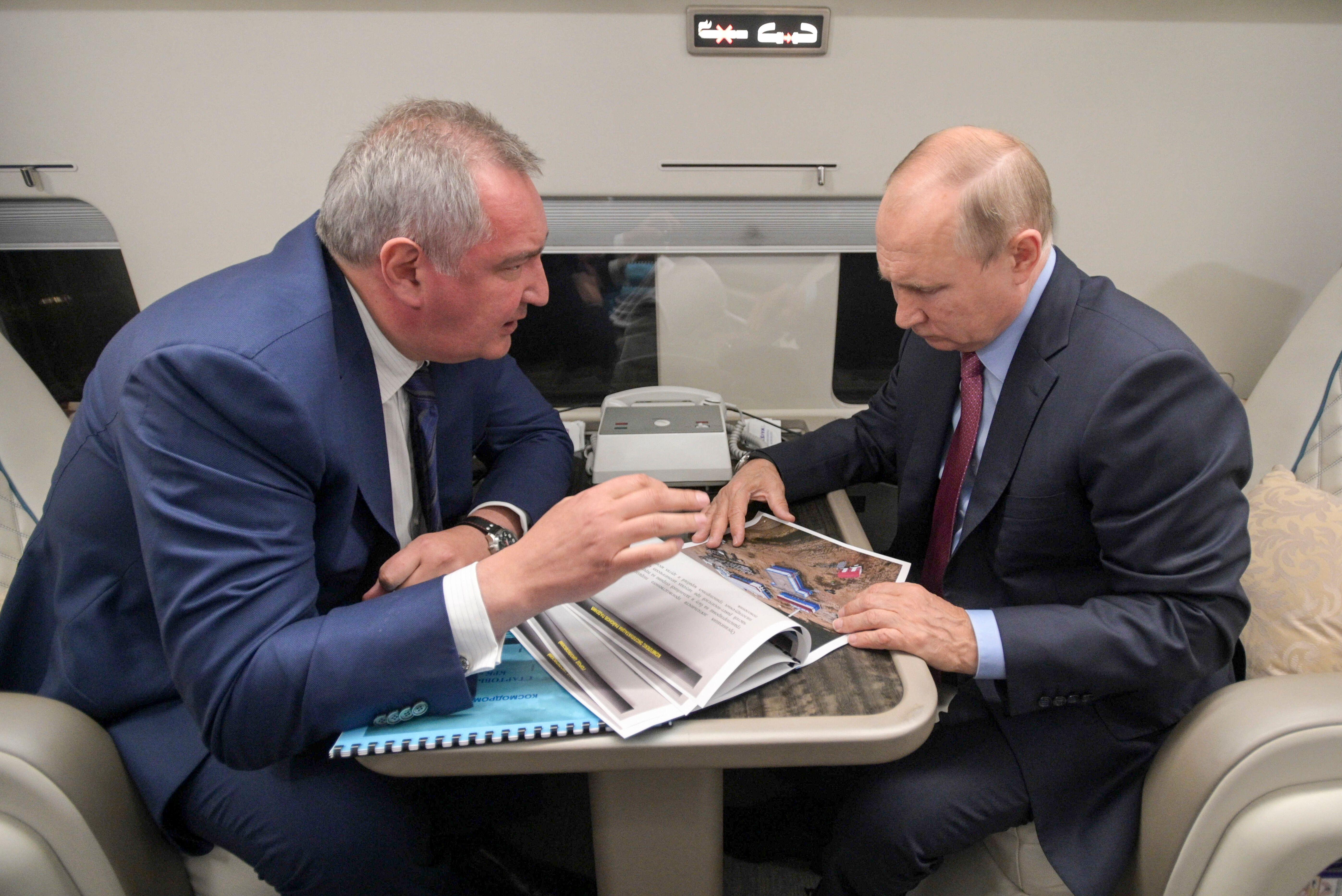 Dmitri Rogosin berät Wladimir Putin.