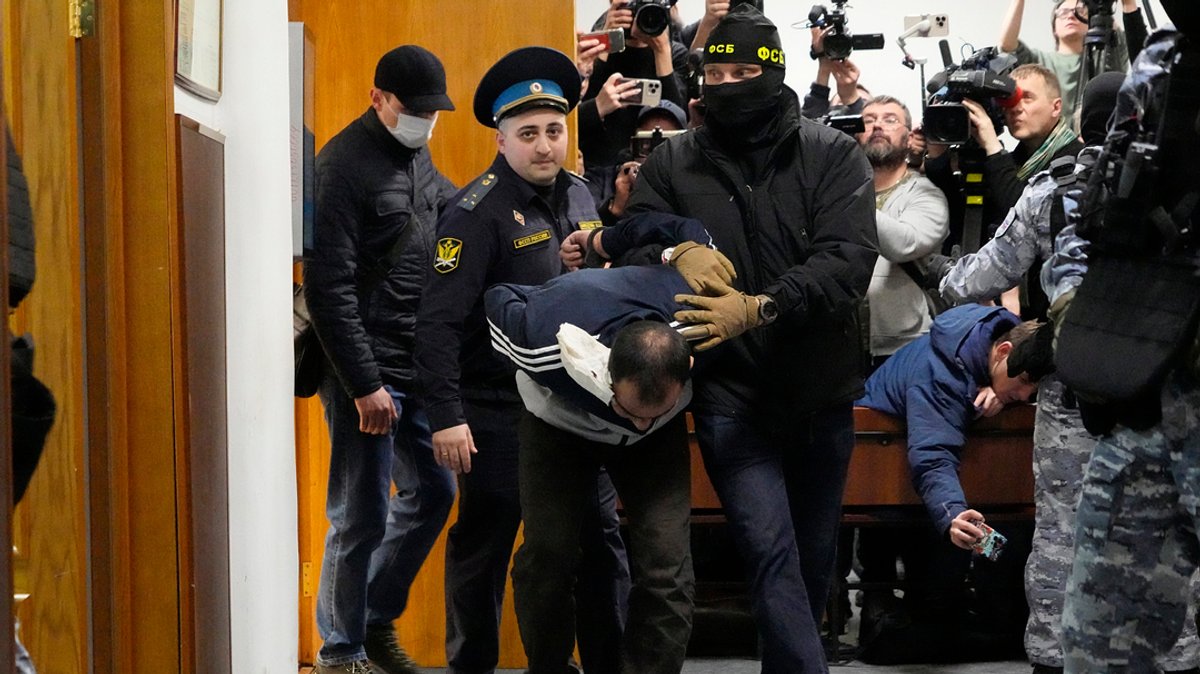 Terroranschlag bei Moskau: Vier Verdächtige in Untersuchungshaft