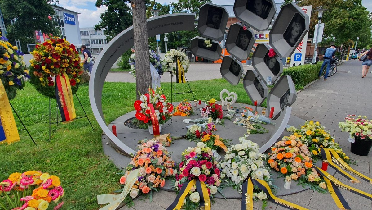 Gedenken an Opfer des OEZ-Attentats: Appelle und Forderungen