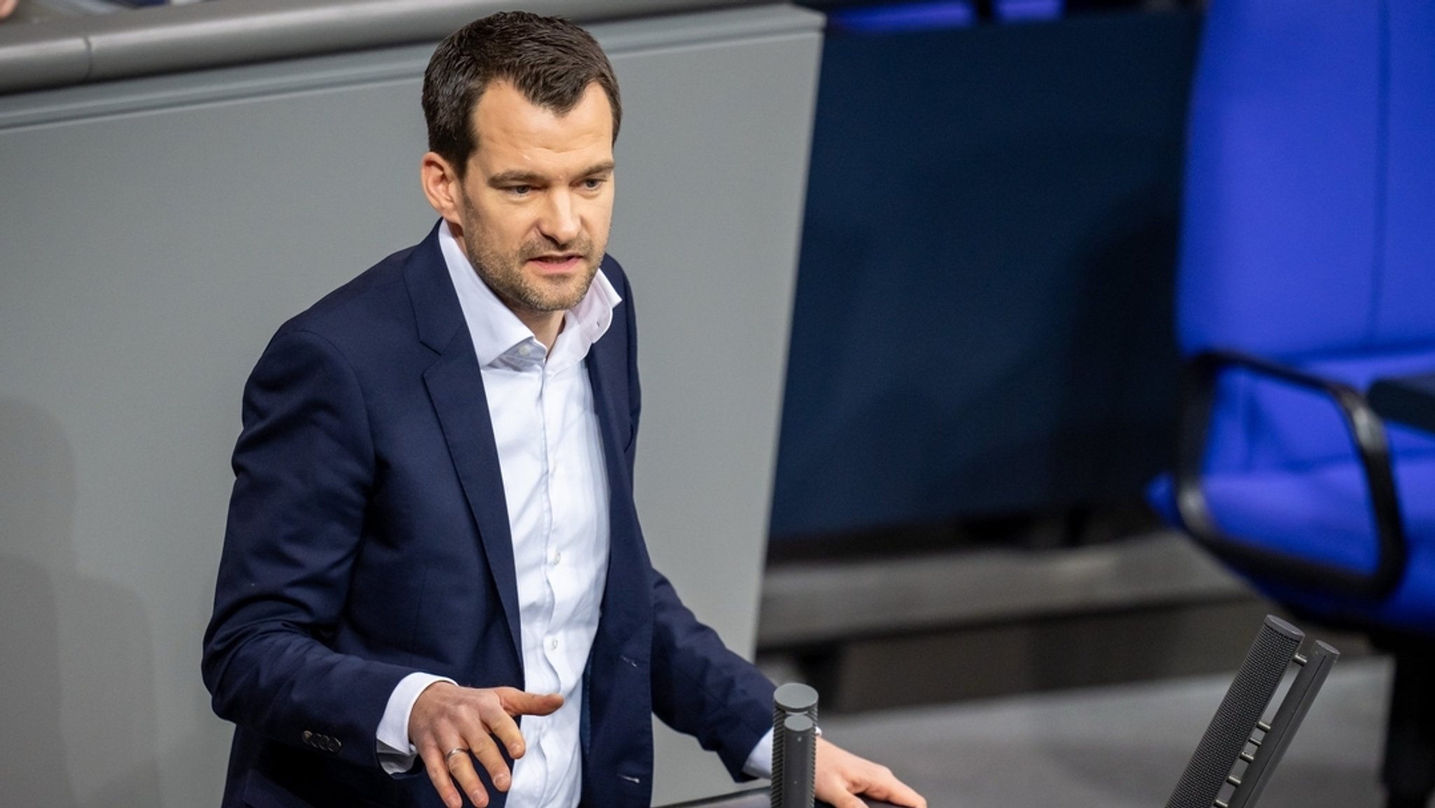  04.12.2024, Berlin: Johannes Vogel, stellvertretender FDP-Bundesvorsitzender, spricht im Plenarsaal des Bundestags.