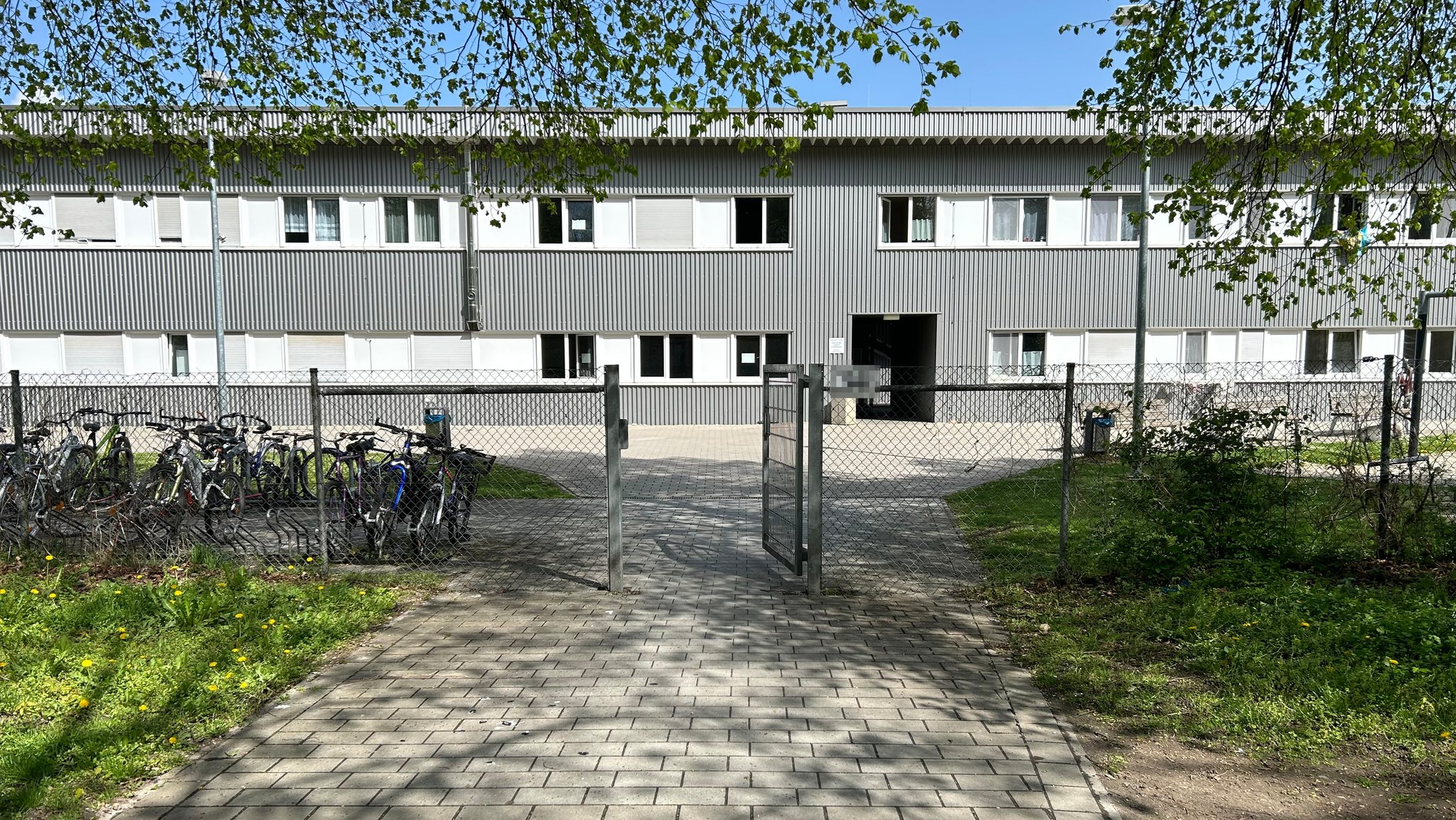 Die festgenommene Frau lebte in dieser Regensburger Unterkunft. 