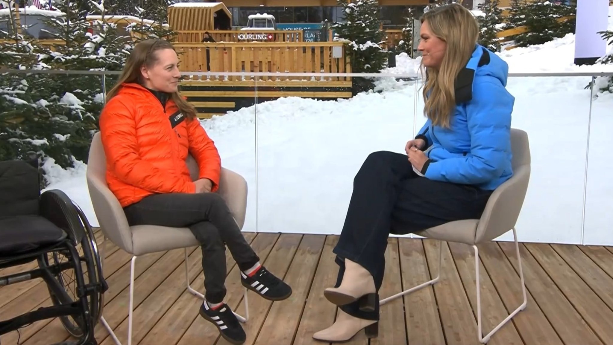 Anna Schaffelhuber im Paralympics-Studio mit Julia Scharf