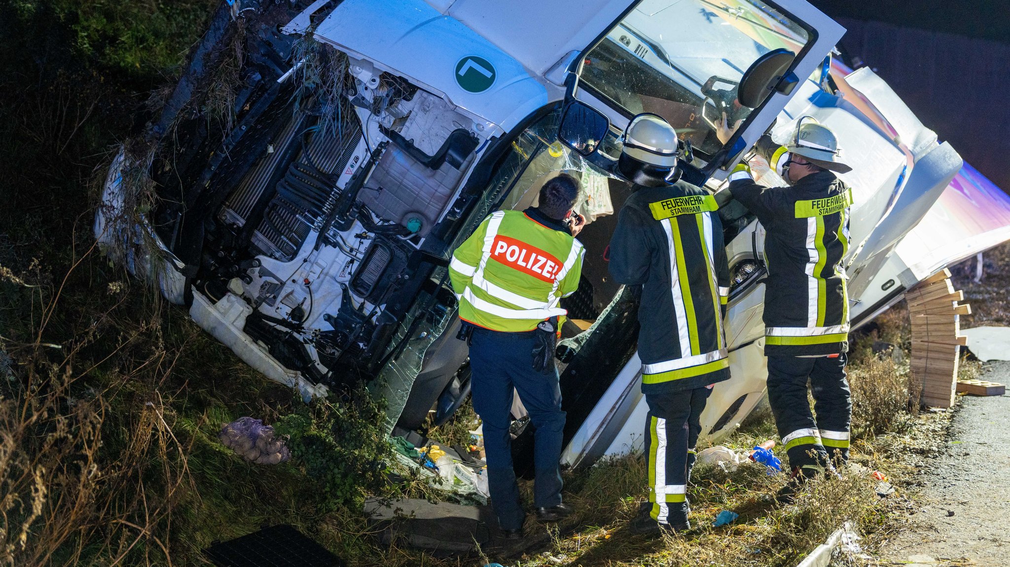 Lastwagen mit Fleisch umgekippt: A9 stundenlang gesperrt