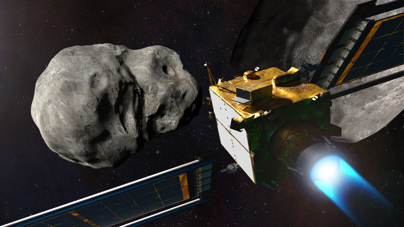 Die Asteroidensonde DART (Illustration) im Anflug auf den Asteroiden Dimorphos mit gezündetem NEXT–C-Ionen-Antrieb | Bild: NASA / Johns Hopkins APL Die Asteroidensonde DART (Illustration) im Anflug auf den Asteroiden Dimorphos mit gezündetem NEXT–C-Ionen-Antrieb