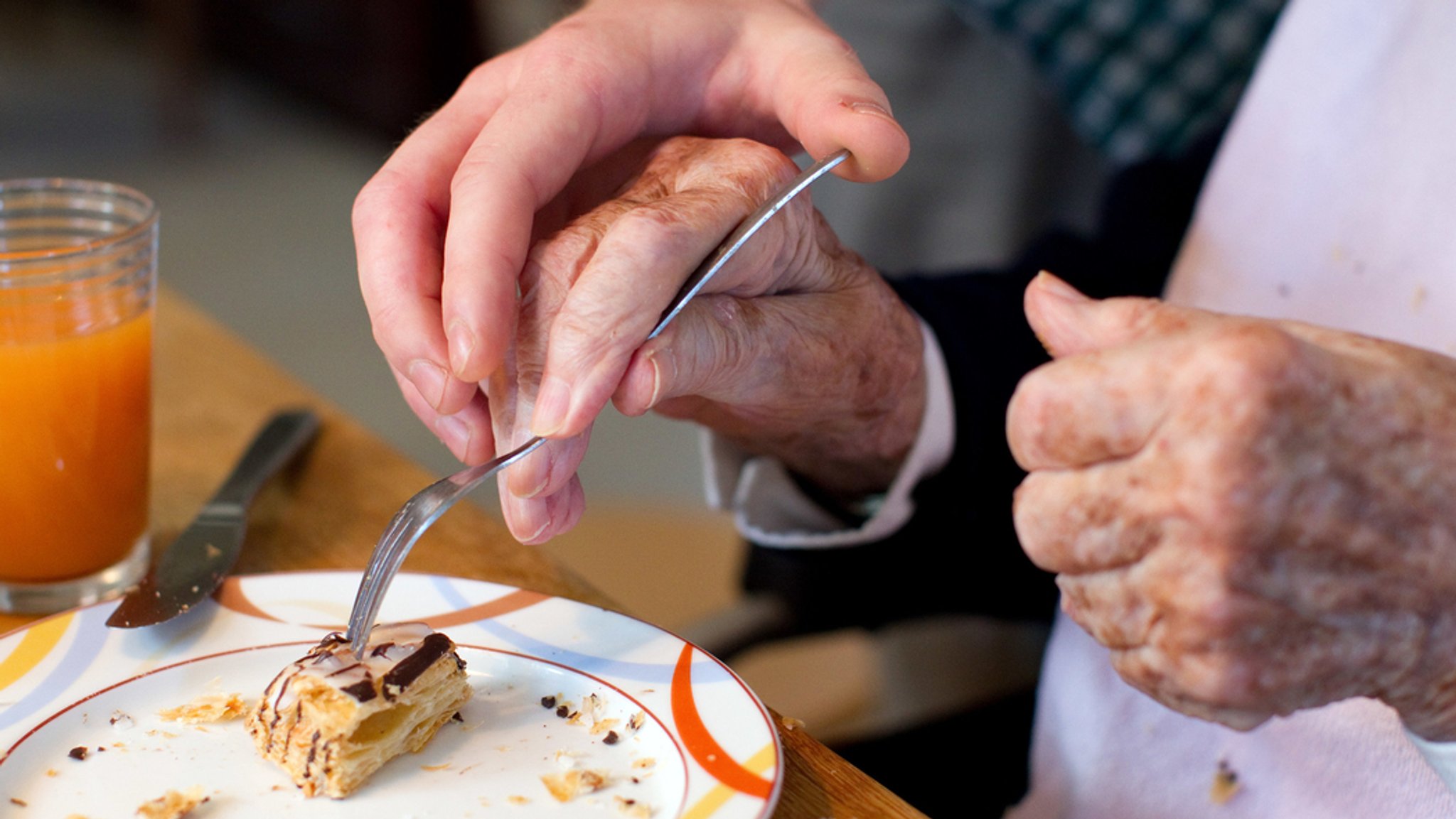 Wie sinnvoll ist ein soziales Pflichtjahr für junge Menschen? Immer mehr Bürgerinnen und Bürger sprechen sich dafür aus. Sogar unter den Betroffenen selbst - den Jugendlichen - wächst offenbar die Zustimmung. Woran das liegt, zeigt eine Studie.