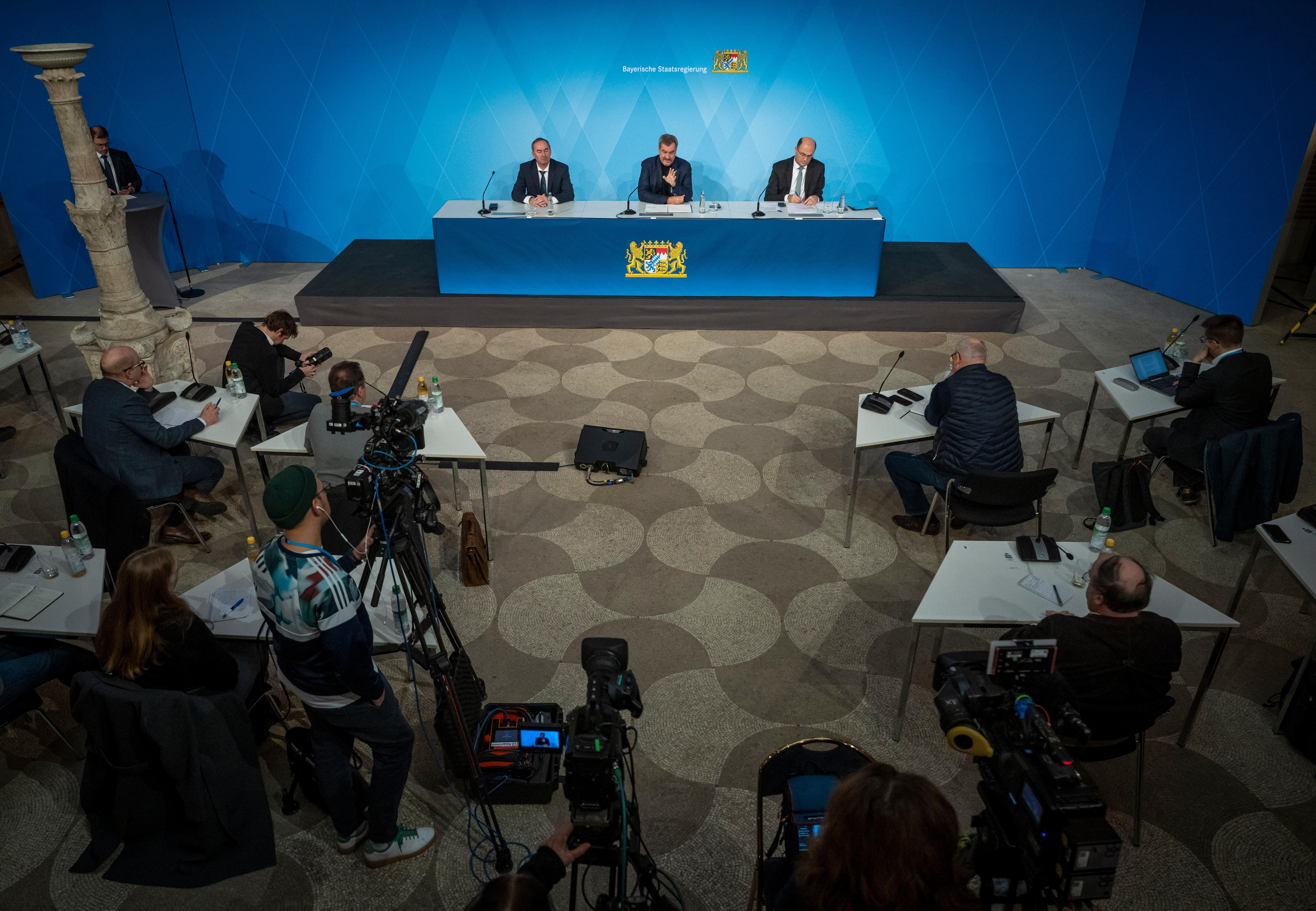 Ministerpräsident Markus Söder (Mitte) mit Wirtschaftsminister Hubert Aiwanger und Finanzminister Albert Füracker