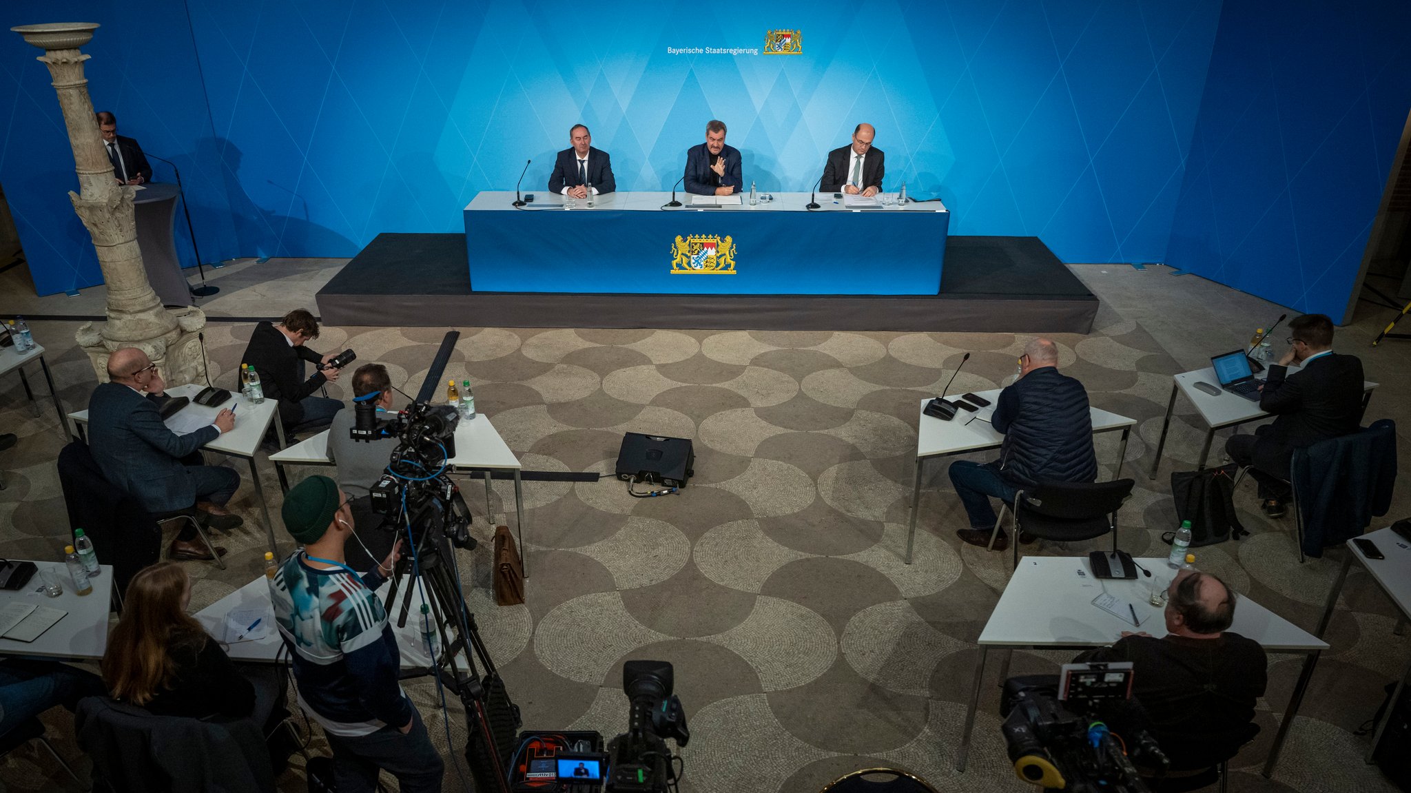 Ministerpräsident Markus Söder (Mitte) mit Wirtschaftsminister Hubert Aiwanger und Finanzminister Albert Füracker