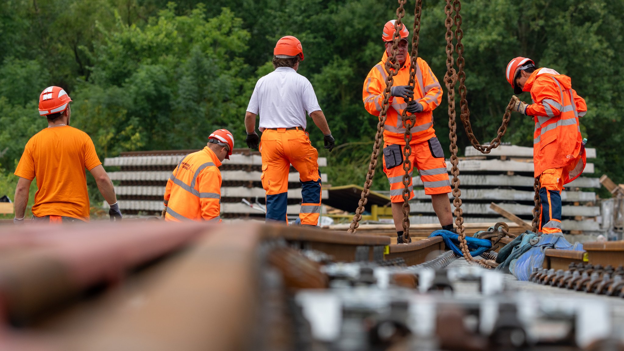 Baustelle an Bahngleisen (Symbolbild)