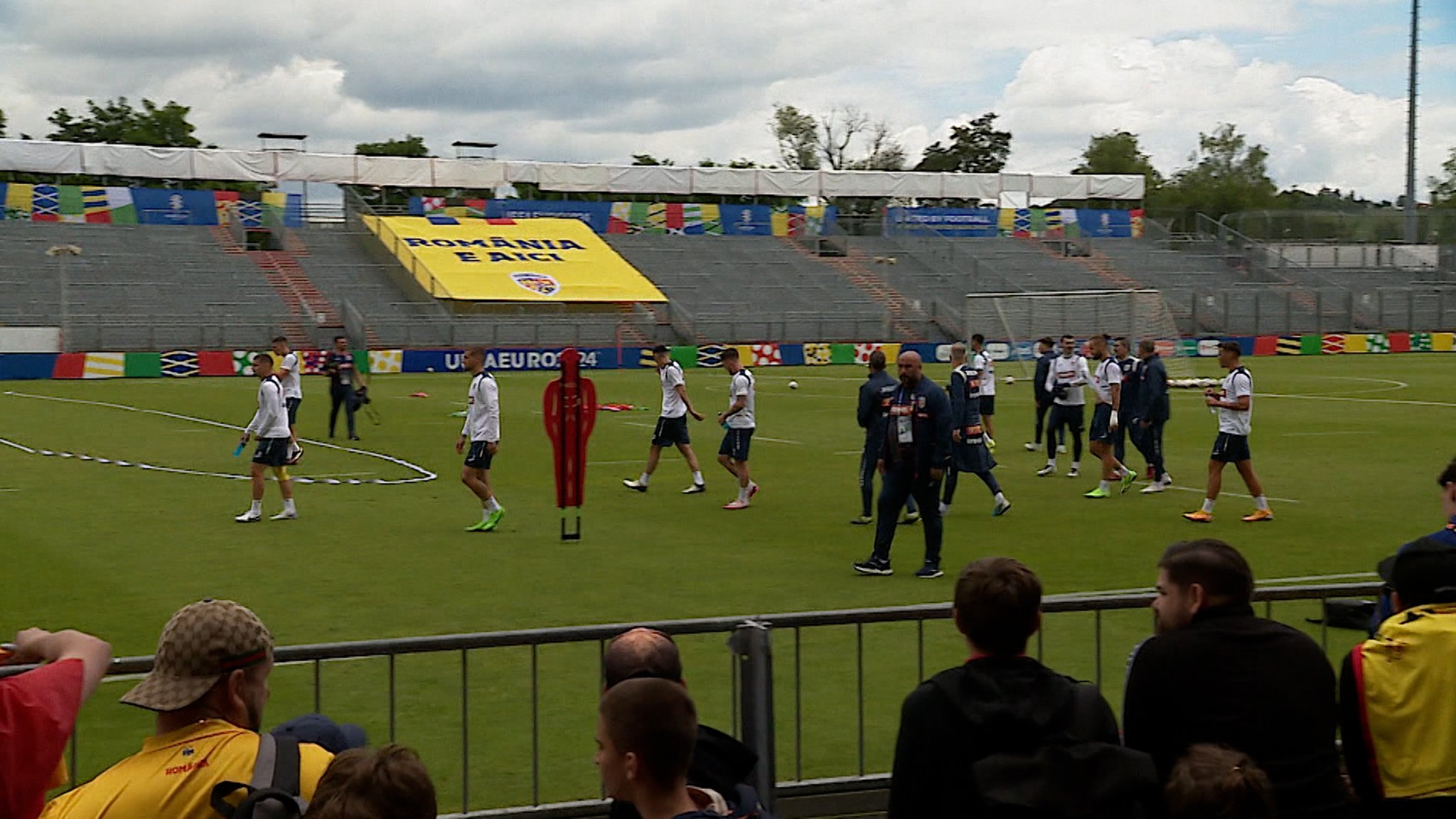 Fußball-EM: Rumänisches Nationalteam stellt sich in Würzburg vor