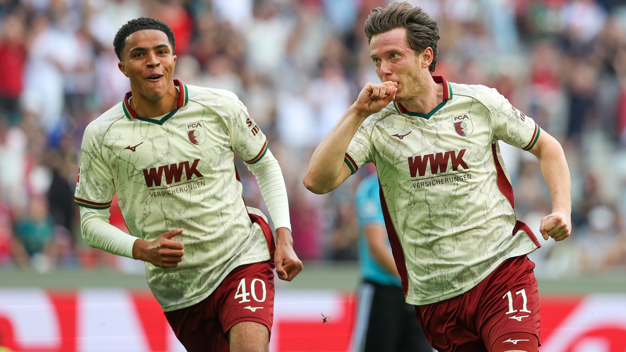 Michael Gregoritsch (rechts) feiert sein Tor | Bild: picture alliance / kolbert-press | kolbert-press/Christian Kolbert Michael Gregoritsch (rechts) feiert sein Tor