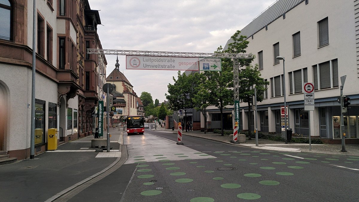 Die ehemals als "Umweltstraße" ausgewiesene Luitpoldstraße in Aschaffenburg 