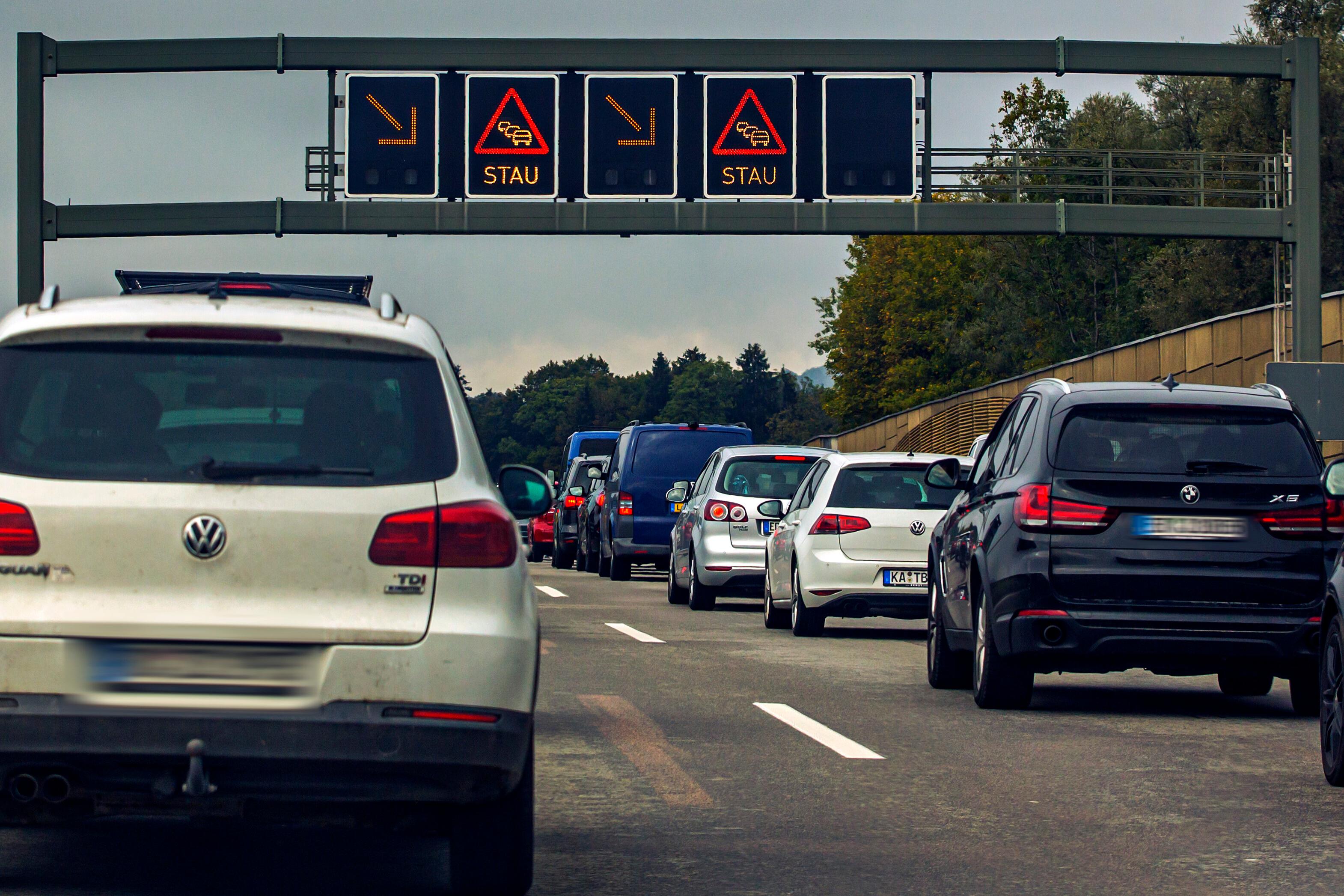 Symbolbild: Stau auf der A8