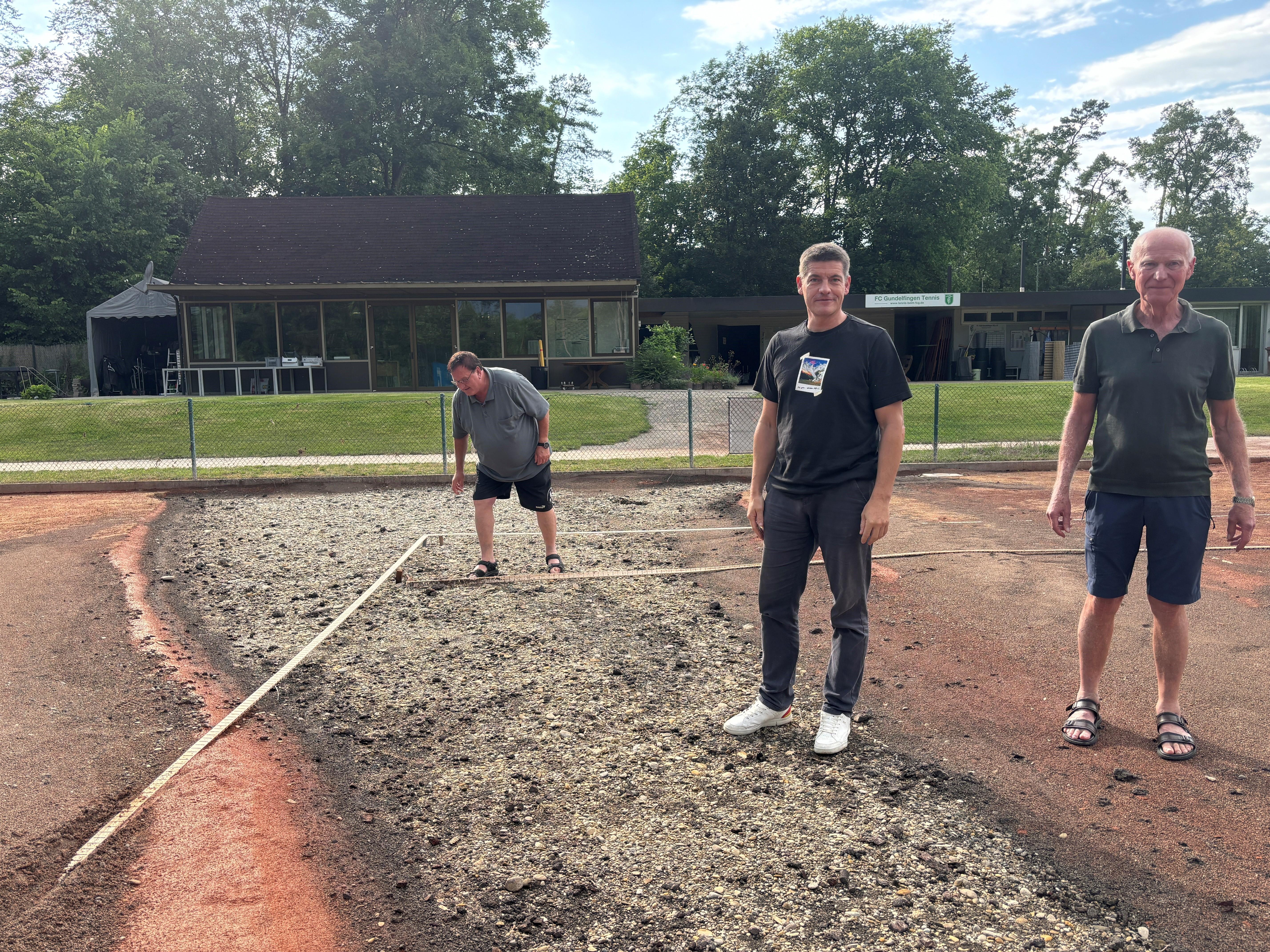 Die Tennisplätze beim FC Gundelfingen sind durch das Hochwasser völlig zerstört - und nicht nur das. 