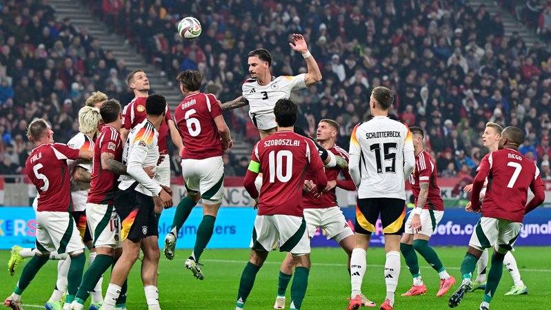 Spielszene Ungarn - Deutschland | Bild: picture-alliance/dpa Spielszene Ungarn - Deutschland