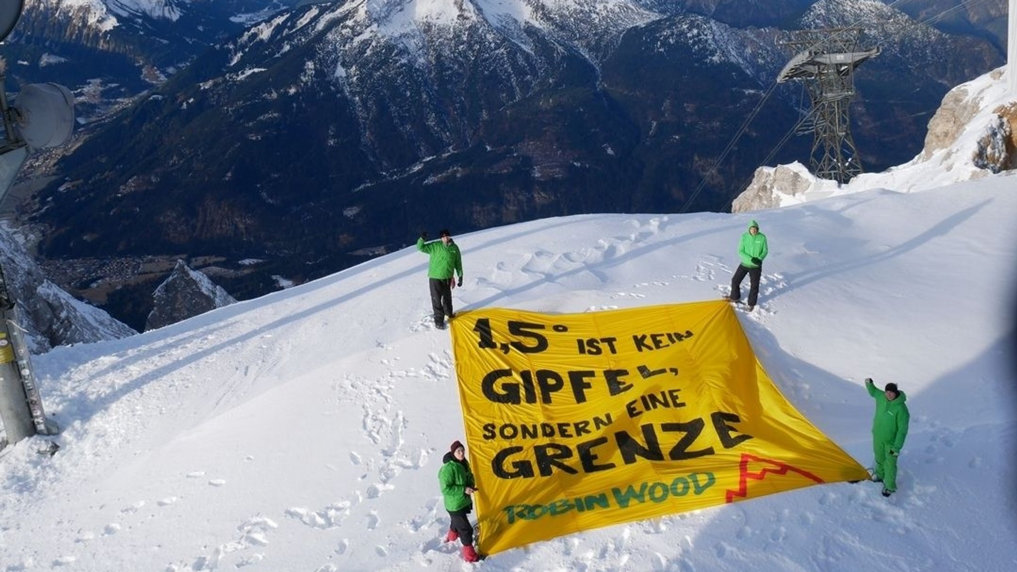 Protest von Robin Wood auf der Zugspitze | Bild: dpa-Bildfunk/Robin Wood Protest von Robin Wood auf der Zugspitze