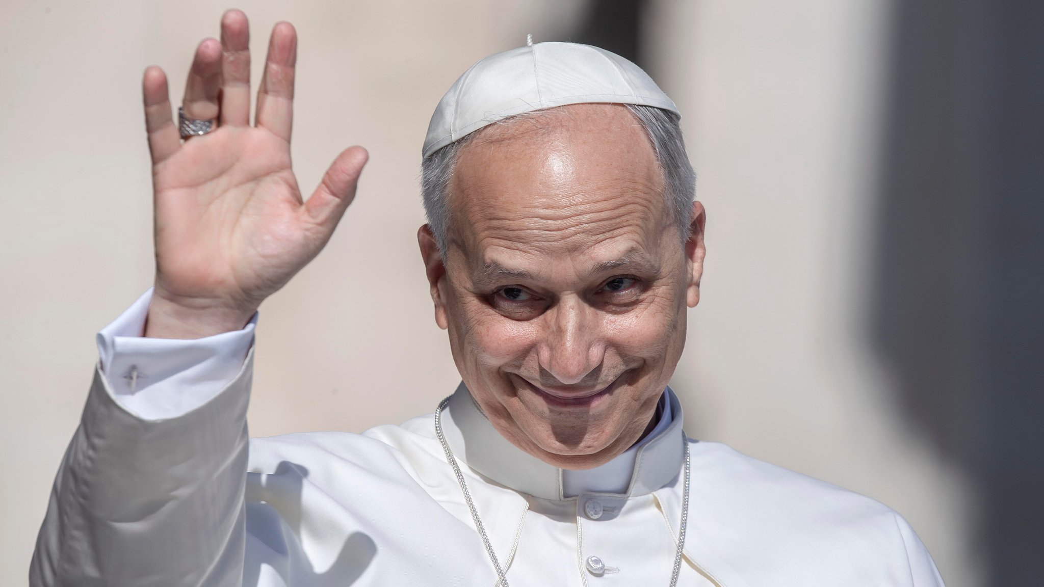Leo XIV. macht Urlaub: Wieder ein Papst in Badehose?