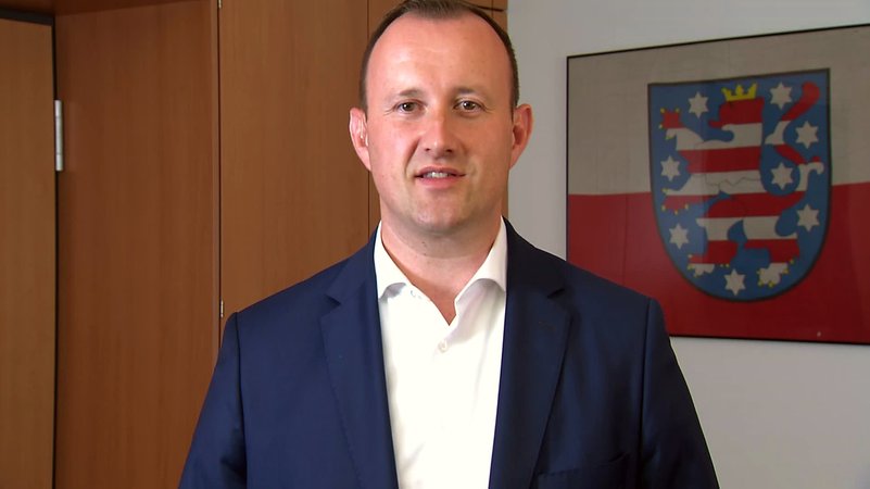 "Die Menschen wussten, wenn sie CDU wählen, dass wir mit der AfD nach der Wahl nicht zusammenarbeiten." Jetzt gehe es darum mit dem Wählervotum umzugehen und Lösungen für die politische Pattsituation zu finden. | Bild: BR / Kontrovers 2024 "Die Menschen wussten, wenn sie CDU wählen, dass wir mit der AfD nach der Wahl nicht zusammenarbeiten." Jetzt gehe es darum mit dem Wählervotum umzugehen und Lösungen für die politische Pattsituation zu finden.
