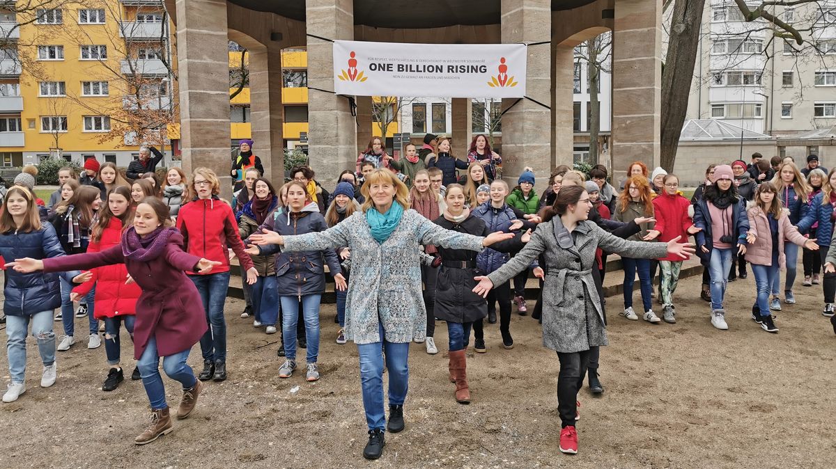 One Billion Rising Tanzen Gegen Gewalt An Frauen Br24