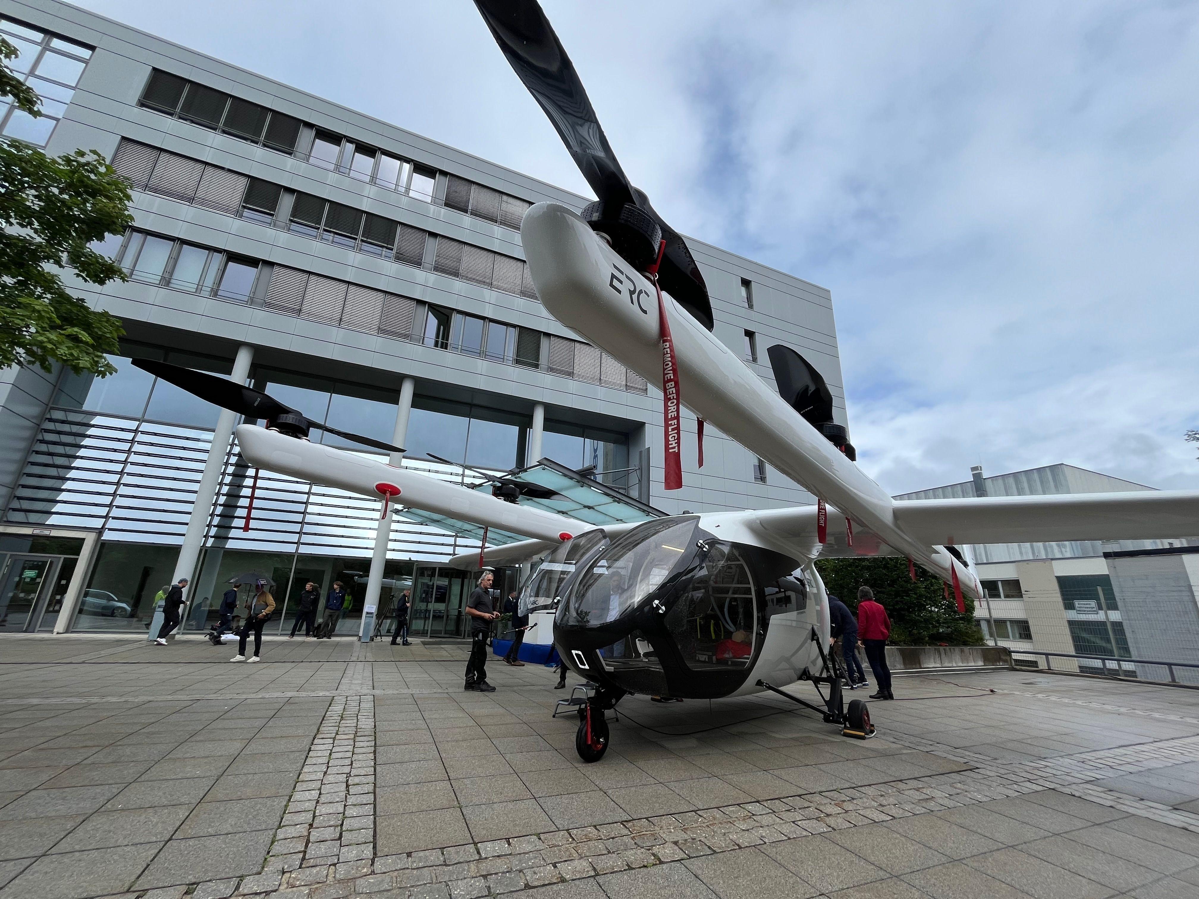 Der "eResCopter" ähnelt einer Drohne mit Flügeln für einen energiesparenden Vorwärtsflug.