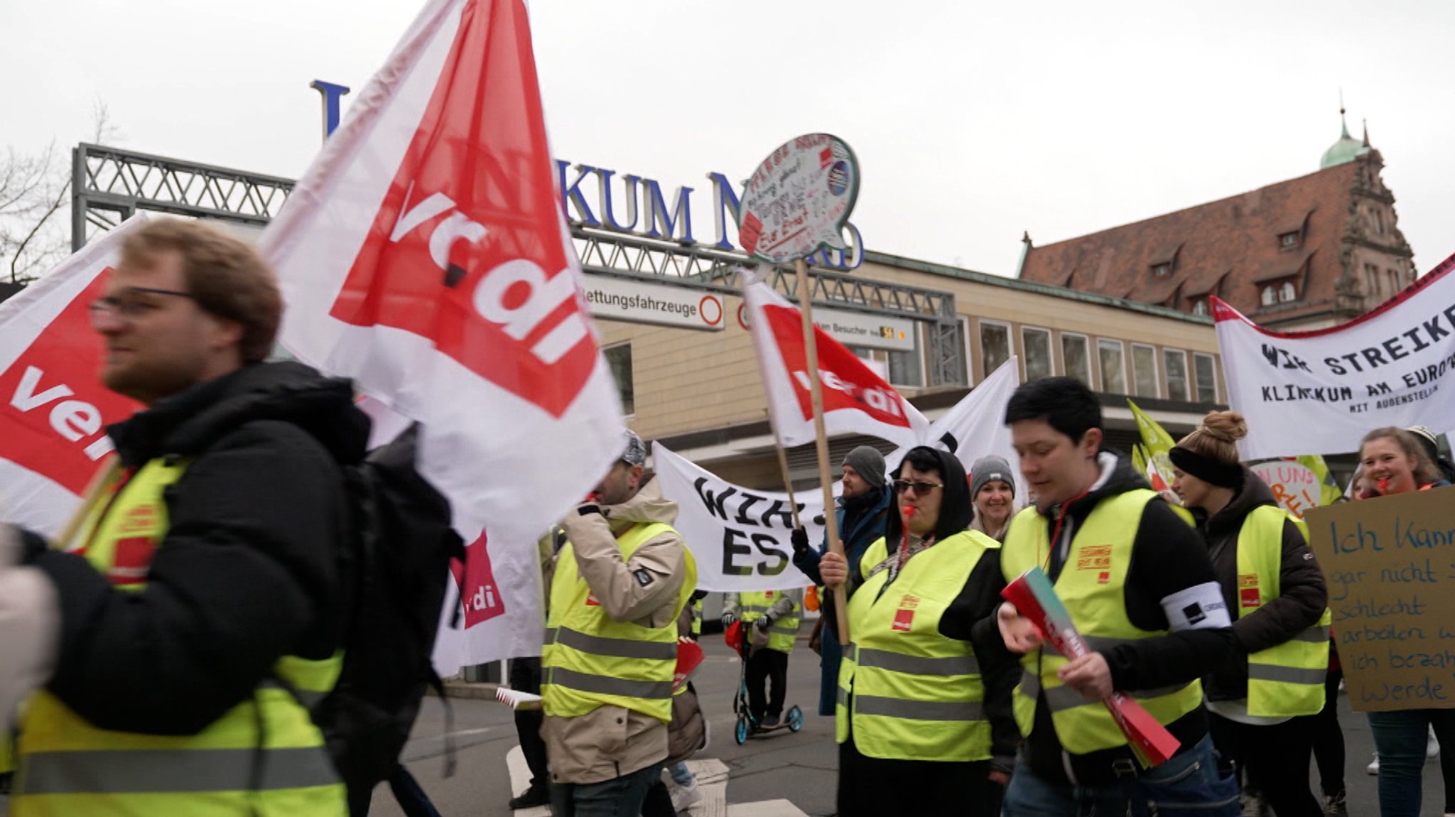 Mehrere tausend Beschäftigte des Öffentlichen Dienstes haben heute in Bayern wieder die Arbeit niedergelegt. 