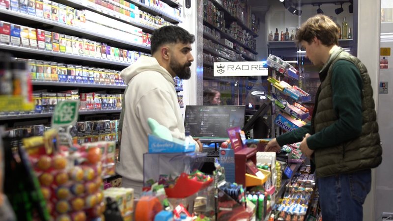 Kunden in einem Späti | Bild: BR Kunden in einem Späti
