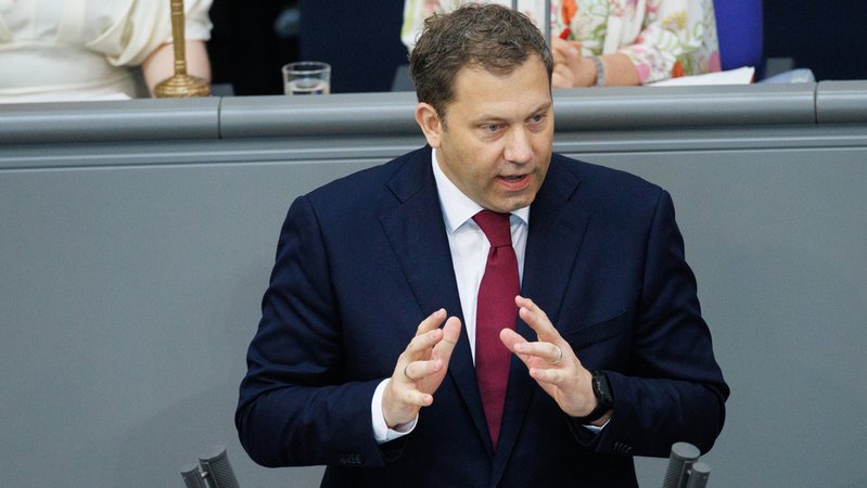 Haushaltswoche: Viel Geld, viele Hoffnungen, viele Sorgen | Bild: dpa-Bildfunk/Carsten Koall Haushaltswoche: Viel Geld, viele Hoffnungen, viele Sorgen