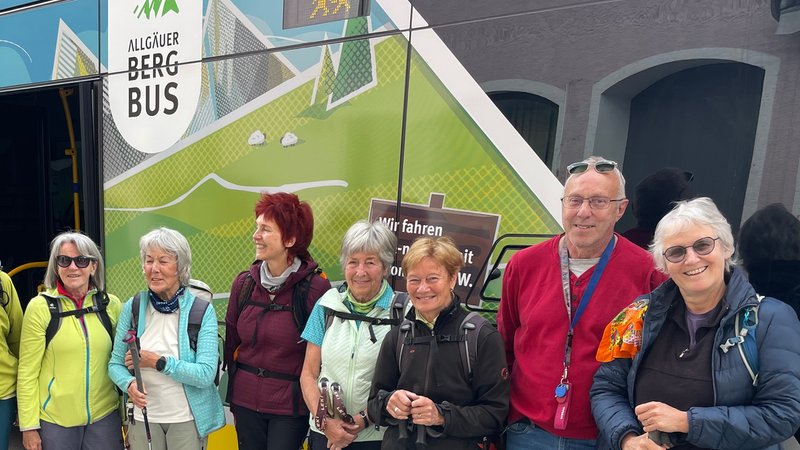 Eine Gruppe fährt mit dem Allgäuer Bergbus ins Lechtal | Bild: Susanne Hipp/privat/BR Eine Gruppe fährt mit dem Allgäuer Bergbus ins Lechtal