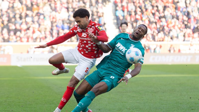 Spielszene 1. FSV Mainz 05 - FC Augsburg | Bild: picture-alliance/dpa Spielszene 1. FSV Mainz 05 - FC Augsburg