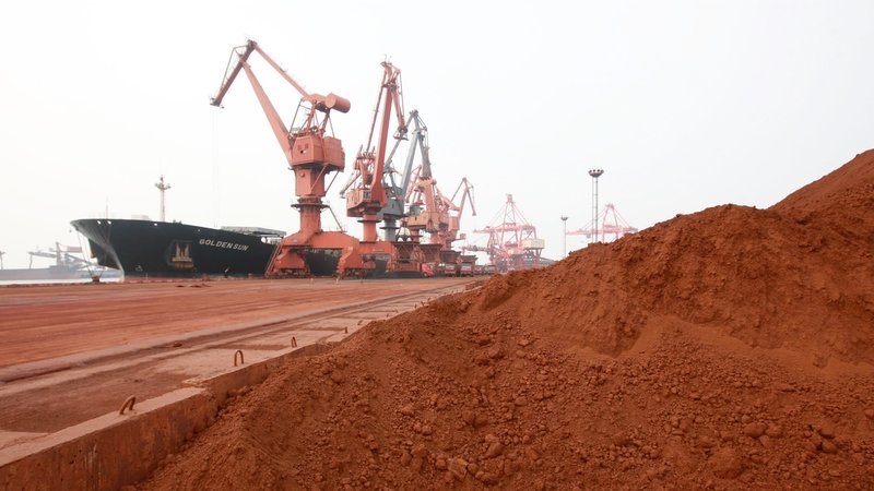 (Symbolbild) Seltene Erden in einem Hafen in China. | Bild: picture alliance / dpa | Xie Zhengyi (Symbolbild) Seltene Erden in einem Hafen in China.