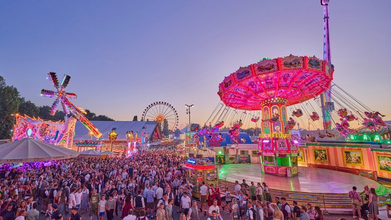Das Gäubodenvolksfest im stimmungsvollen Licht | Bild: Straubinger Ausstellungs- und Veranstaltungs GmbH / Fotowerbung Bernhard Das Gäubodenvolksfest im stimmungsvollen Licht