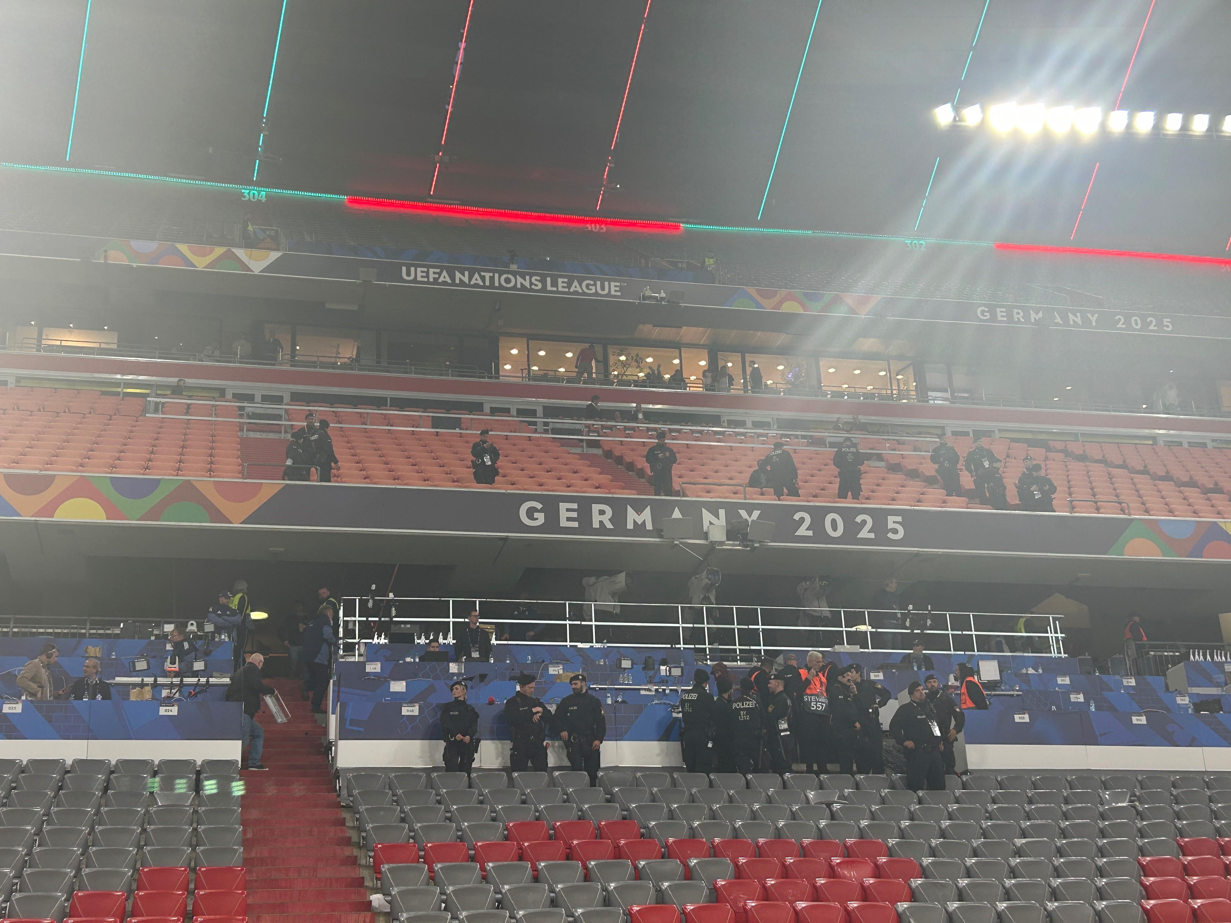 Sturz von Tribüne: Fußballfan stirbt bei Nations League Finale 