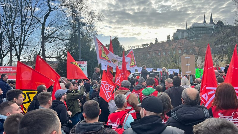 Mitarbeiter von Schaeffler protestieren in Bamberg | Bild: BR/ Richard Padberg Mitarbeiter von Schaeffler protestieren in Bamberg