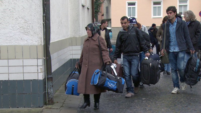 Streit über "Erkundungsreisen" für Flüchtlinge aus Syrien | Bild: BR Streit über "Erkundungsreisen" für Flüchtlinge aus Syrien