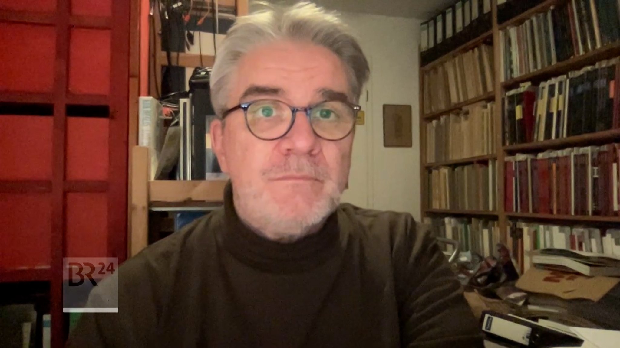Stefan Koldehoff, Experte für Kunsthandel und Kunstdiebstahl im Interview: Warum sind die Sicherheitsvorkehrungen im größten Museum der Welt so lax? | Bild: Bayerischer Rundfunk 2025 Stefan Koldehoff, Experte für Kunsthandel und Kunstdiebstahl im Interview: Warum sind die Sicherheitsvorkehrungen im größten Museum der Welt so lax?
