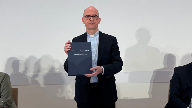 Bischof Franz Jung äußerte sich nun zur Missbrauchsstudie, die die Würzburger Unabhängige Aufarbeitungskommission beauftragt hatte. | Bild: BR/Leon Willner Bischof Franz Jung äußerte sich nun zur Missbrauchsstudie, die die Würzburger Unabhängige Aufarbeitungskommission beauftragt hatte.