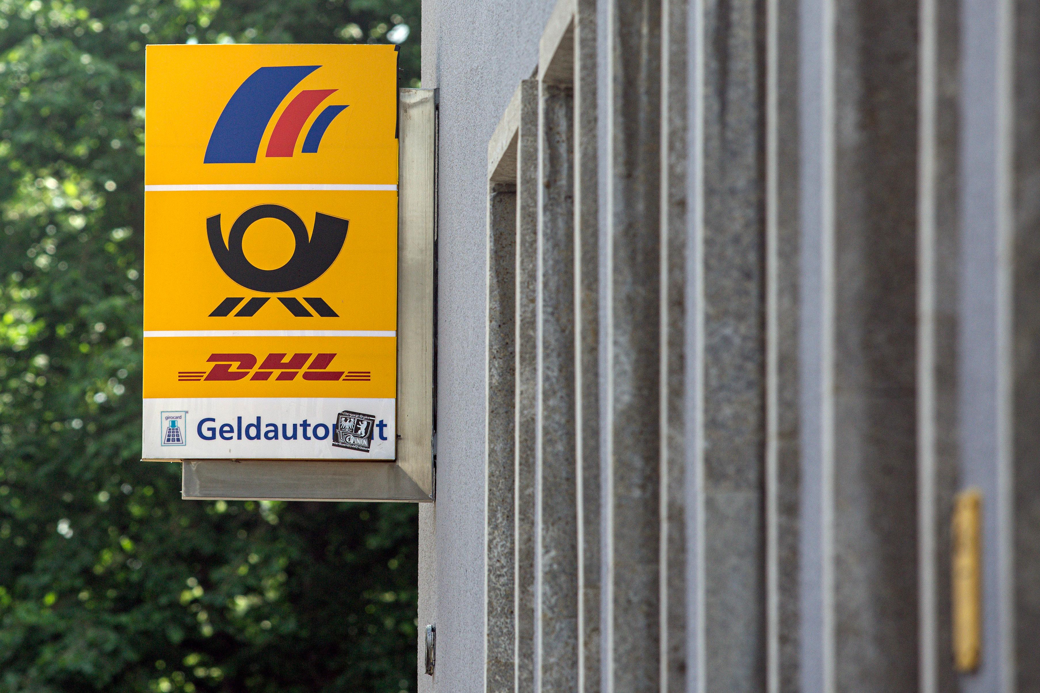 (Symbolbild) In 141 Orten in Deutschland gibt es keine Postfiliale - obwohl diese als sogenannte Pflichtstandorte gelten