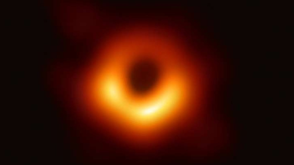 Foto Zeigt Erstmals Schwarzes Loch Im Zentrum Der Milchstraße Br24