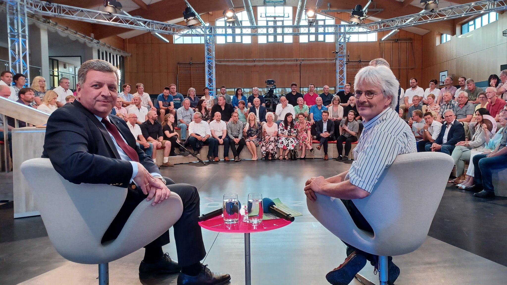 Acker versus Arbeitsplätze - Hitzige Stimmung bei "jetzt red i"