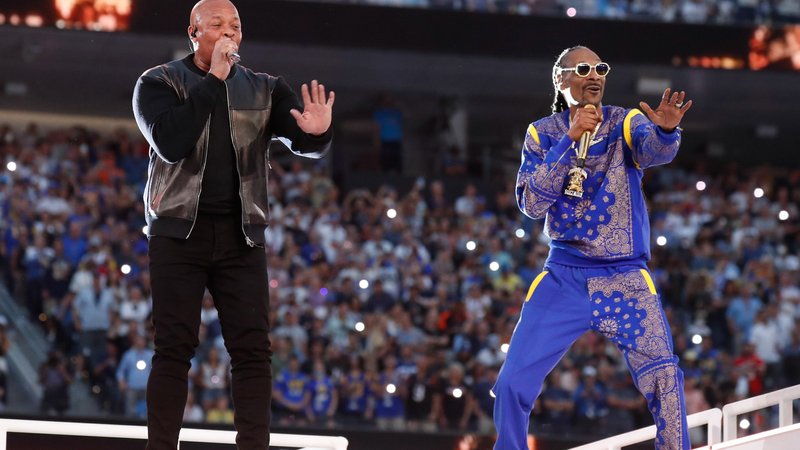 Die Rap-Legenden Dr. Dre und Snoop Dogg beim Superbowl 2022 | Bild: Die Rap-Legenden Dr. Dre und Snoop Dogg Die Rap-Legenden Dr. Dre und Snoop Dogg beim Superbowl 2022