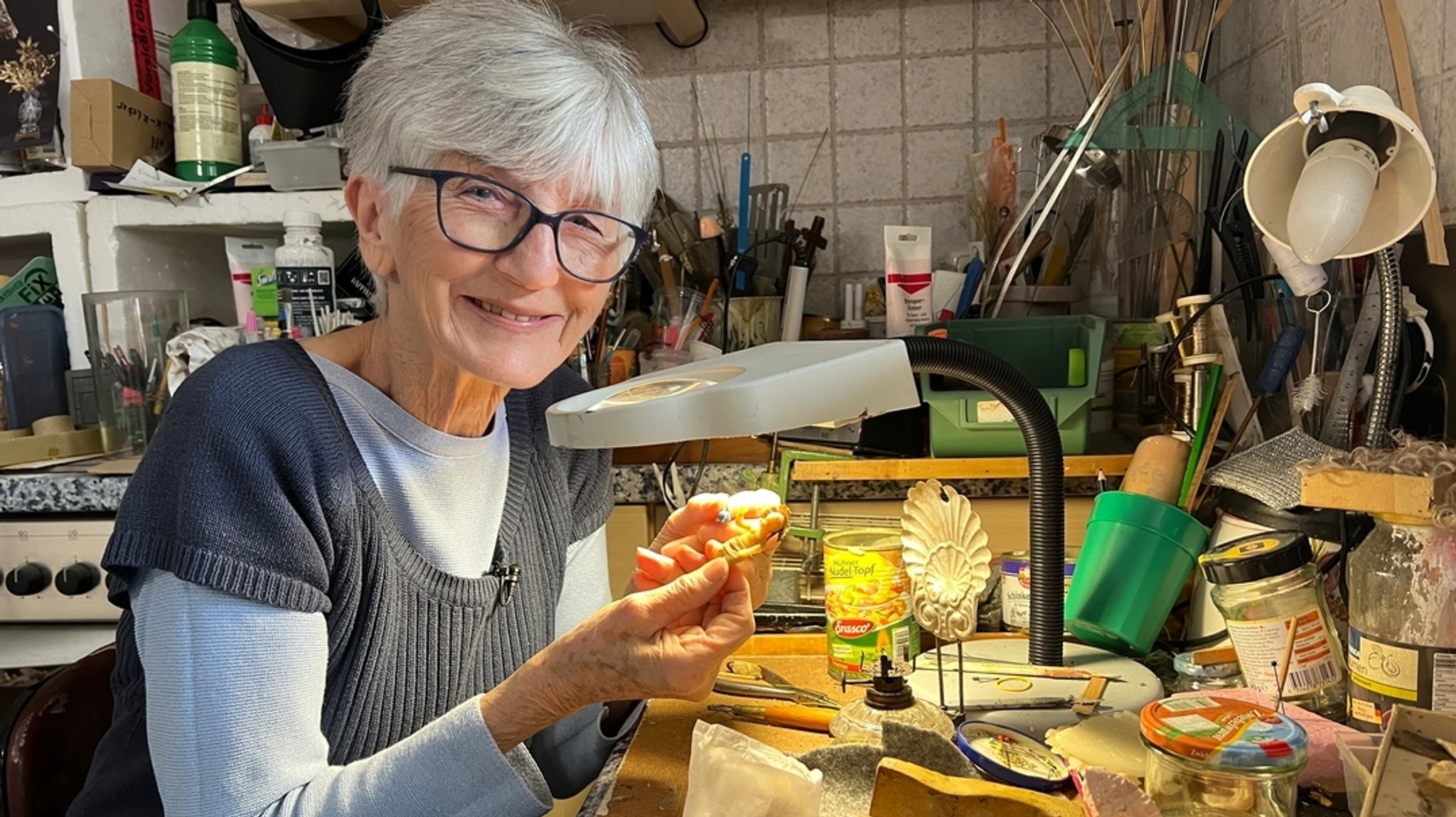 Rosi Bauer in ihrer "Himmelswerkstatt".