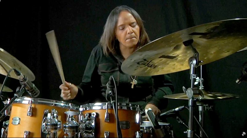 Terri Lyne Carrington am Schlagzeug | Bild: picture alliance / Photoshot | - Terri Lyne Carrington am Schlagzeug