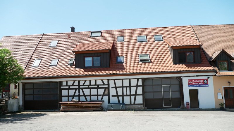 Die alte Scheune in neuem Gewand: Nach der Renovierung in Höchstetten. | Bild: BR24/Annika Svitil Die alte Scheune in neuem Gewand: Nach der Renovierung in Höchstetten.