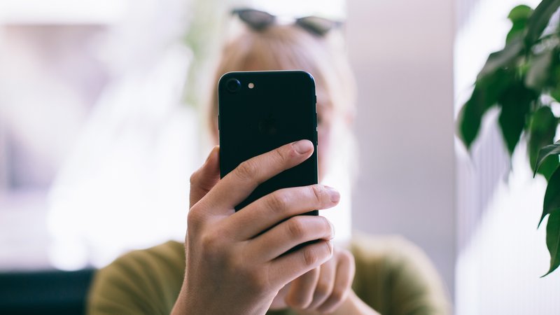 Filmen kann - vor allem im privaten Bereich - rechtlich problematisch sein. | Bild: BR/Lisa Hinder Filmen kann - vor allem im privaten Bereich - rechtlich problematisch sein.