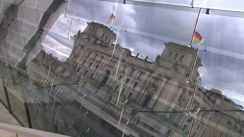 Union und SPD haben sich neun Tage nach der Bundestagswahl auf ein riesiges Finanzpaket verständigt. | Bild: Bayerischer Rundfunk 2025 Union und SPD haben sich neun Tage nach der Bundestagswahl auf ein riesiges Finanzpaket verständigt.