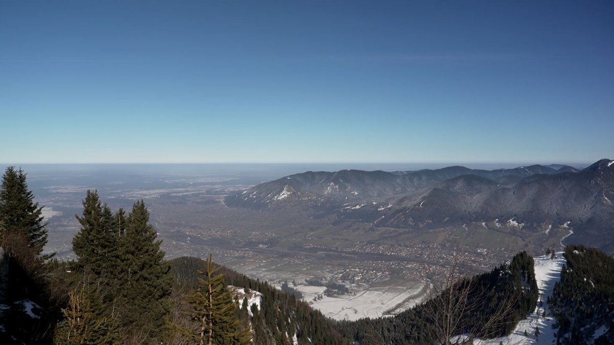 Schneefreie Berge