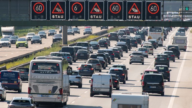 Stau auf der A8 (Archiv) | Bild: pa/dpa/Stefan Puchner Stau auf der A8 (Archiv)