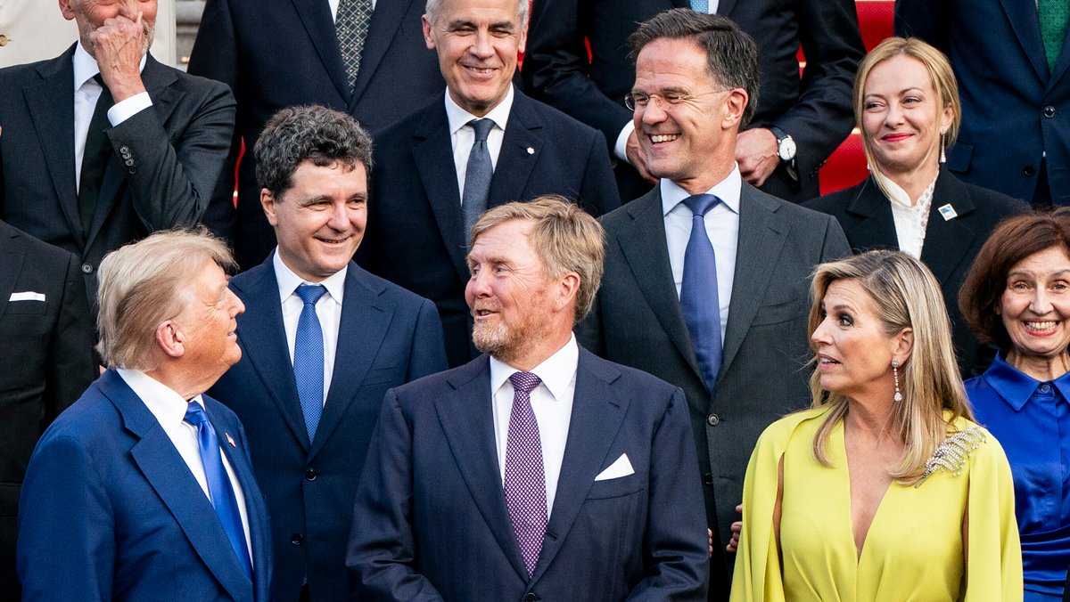Donald Trump spricht mit Mark Rutte beim Nato-Gipfel