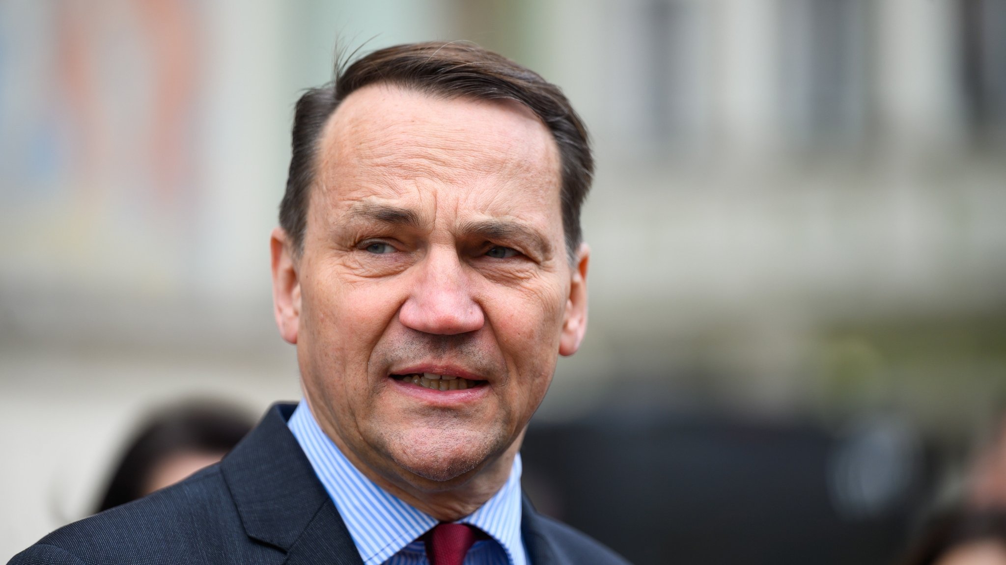 Polens Außenminister Sikorski setzt darauf, dass Bundeskanzler Scholz doch Taurus-Marschflugkörper an die Ukraine liefert. 