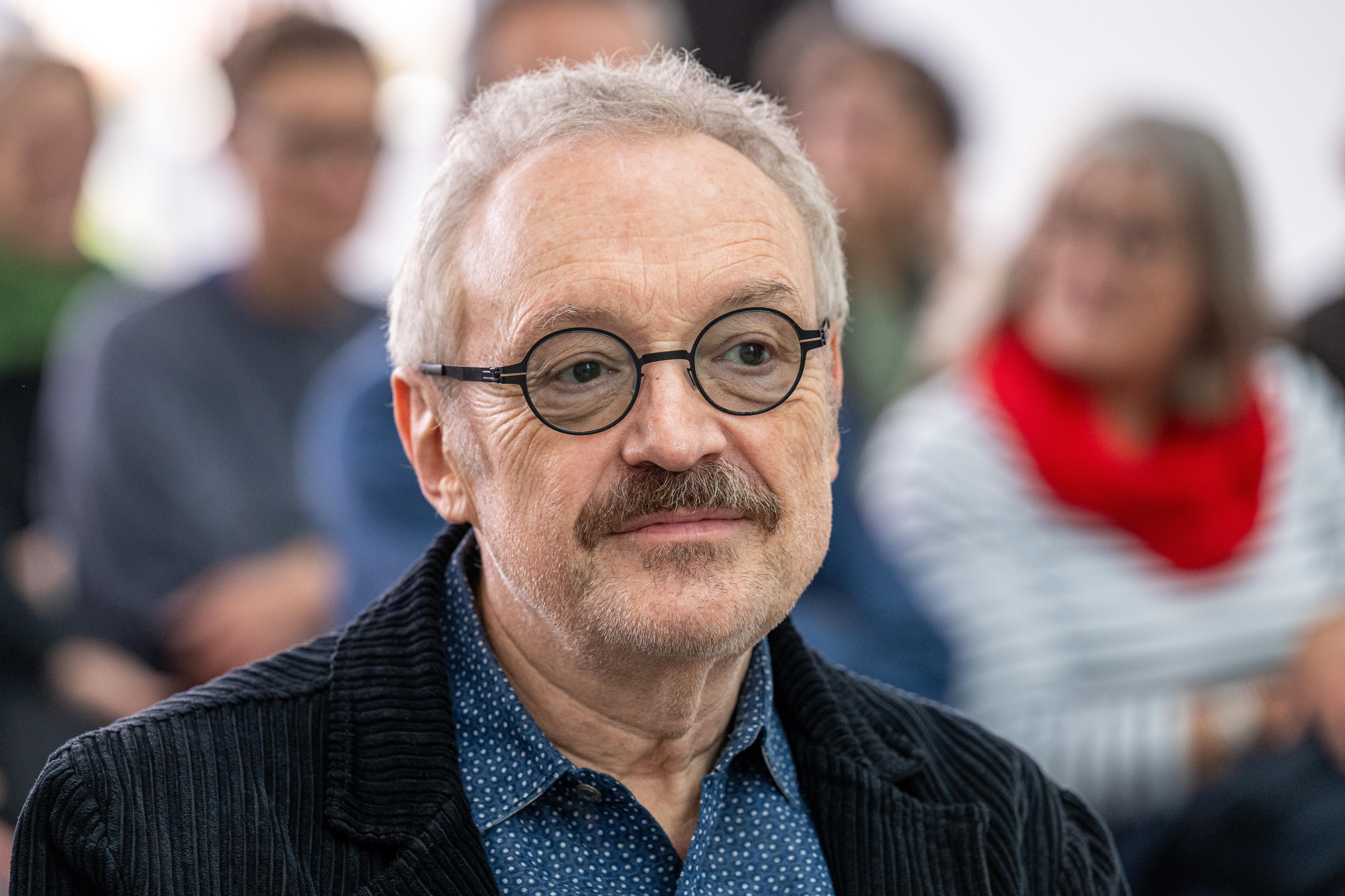 Josef Hader bei der Auszeichnung zur "Bairischen Sprachwurzel"